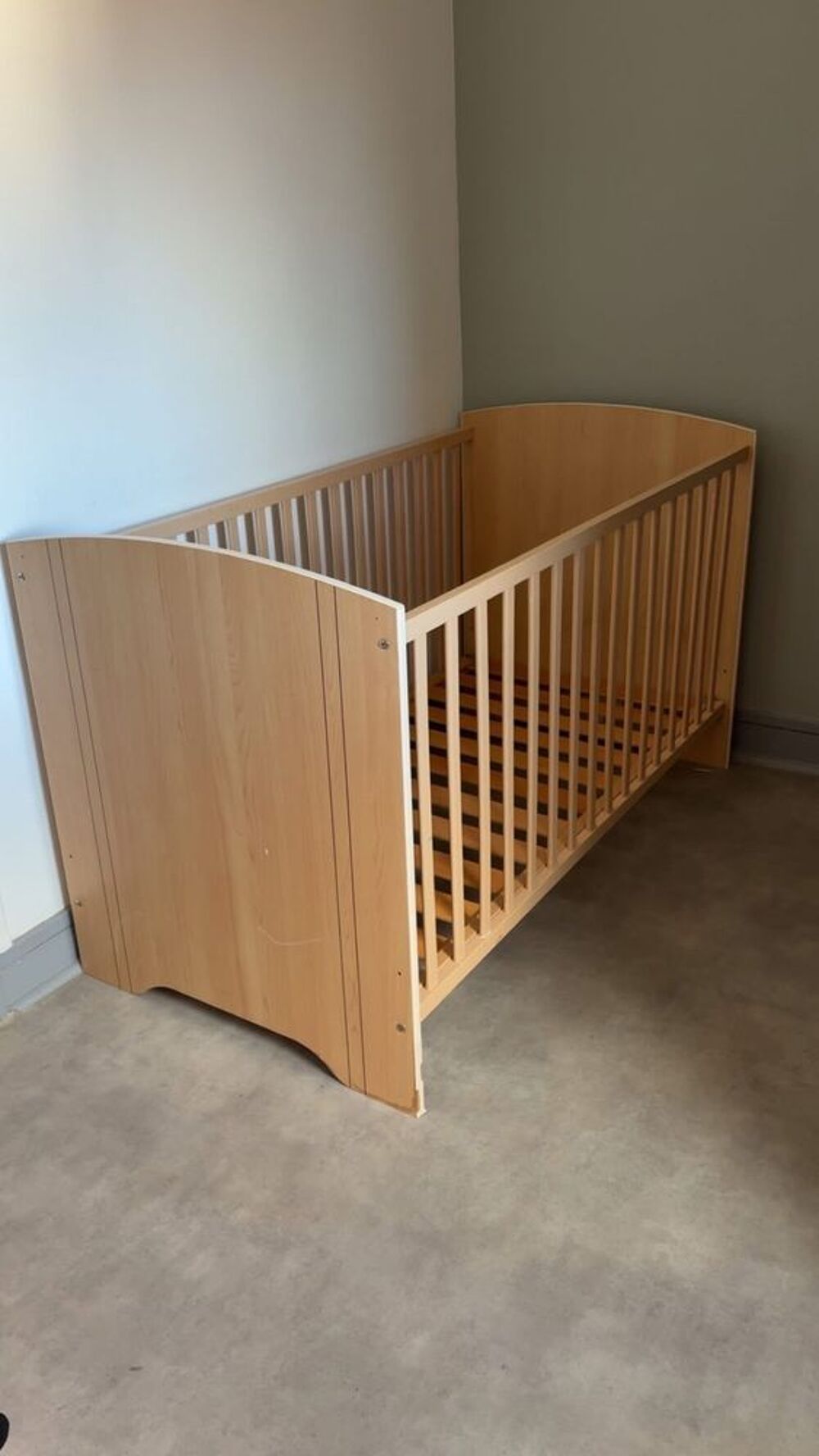 Lit b&eacute;b&eacute; &agrave; barreaux Pu�riculture