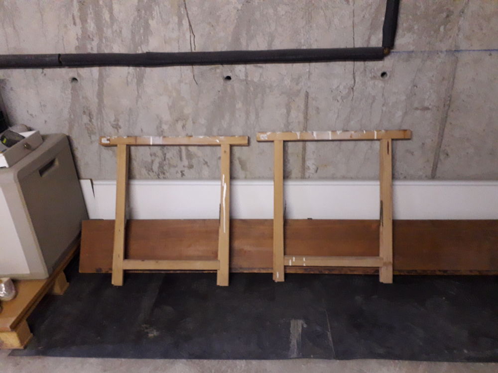 planche &agrave; tapisser plus deux tr&eacute;teaux Bricolage