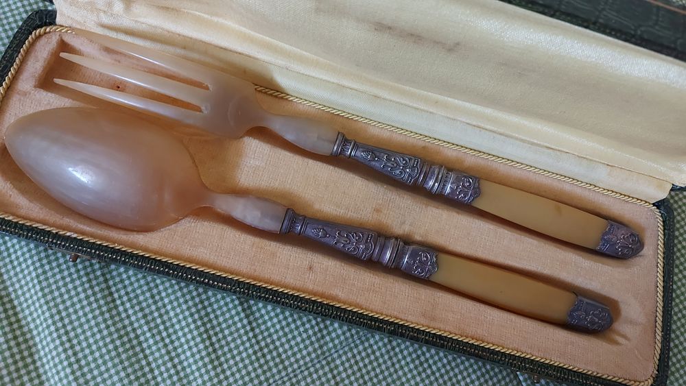 Couverts &agrave; servir anciens 