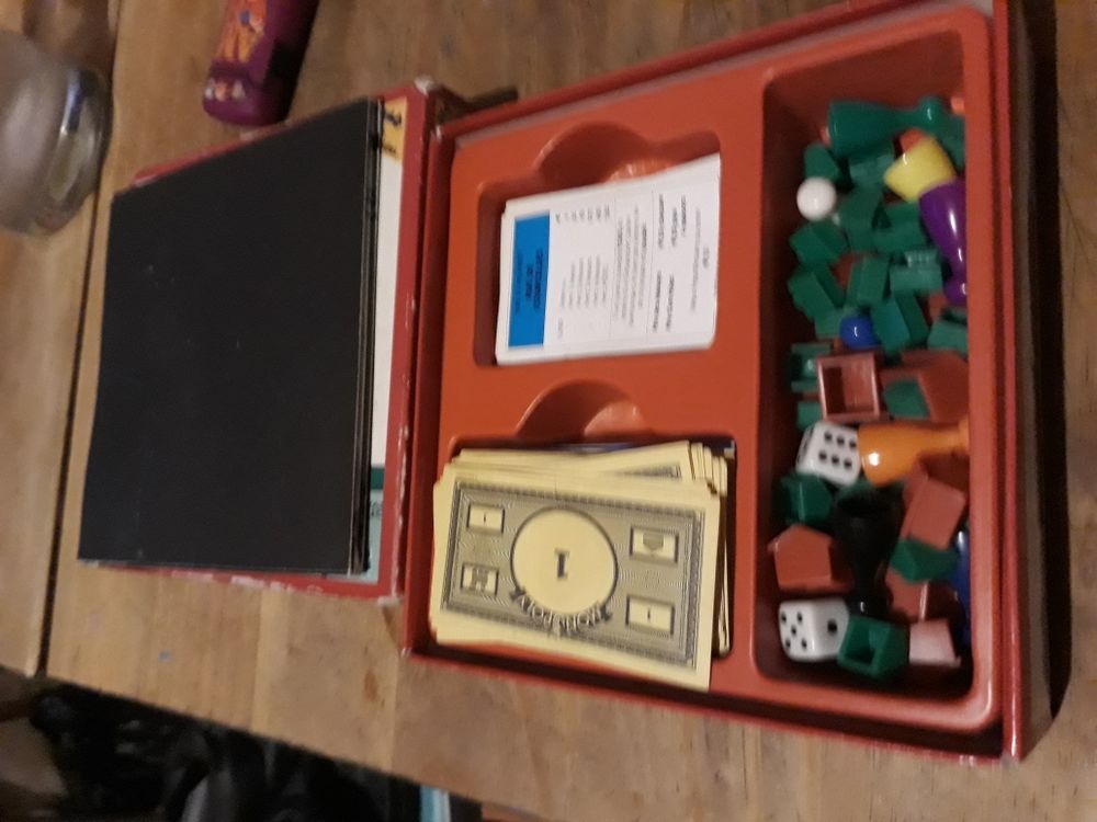 monopoly jeux complet, avec bo&icirc;te d'origine &eacute;tat neuf Jeux / jouets