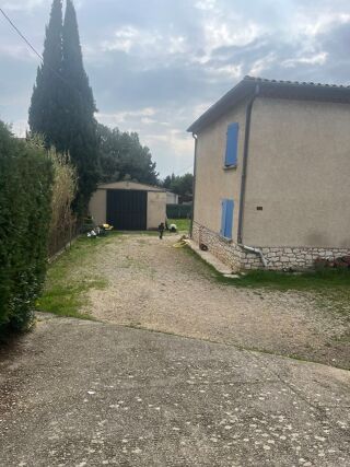  Parking / Garage à louer 90 m² Montfrin