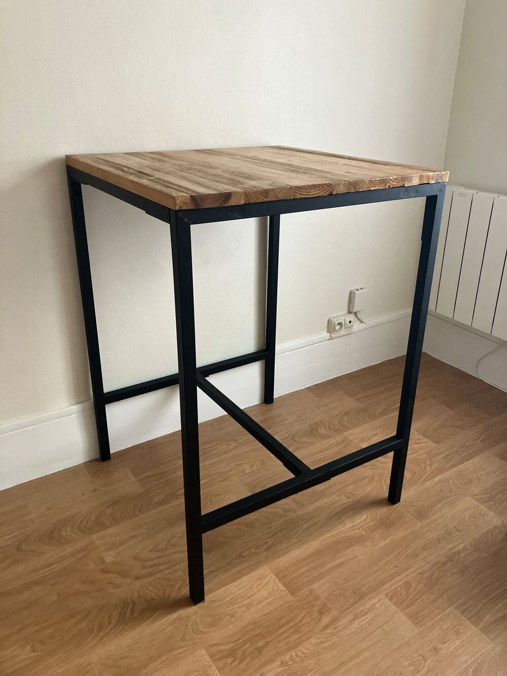 Jolie table haute bois et m&eacute;tal Meubles