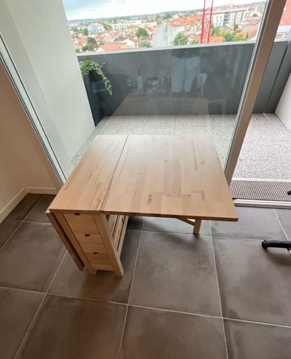 Table en bois IKEA rabattable en tr&egrave;s bon &eacute;tat Meubles