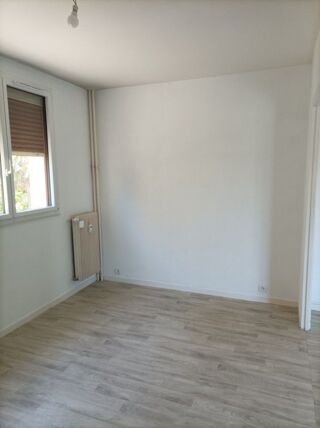  Appartement à louer 4 pièces 82 m²