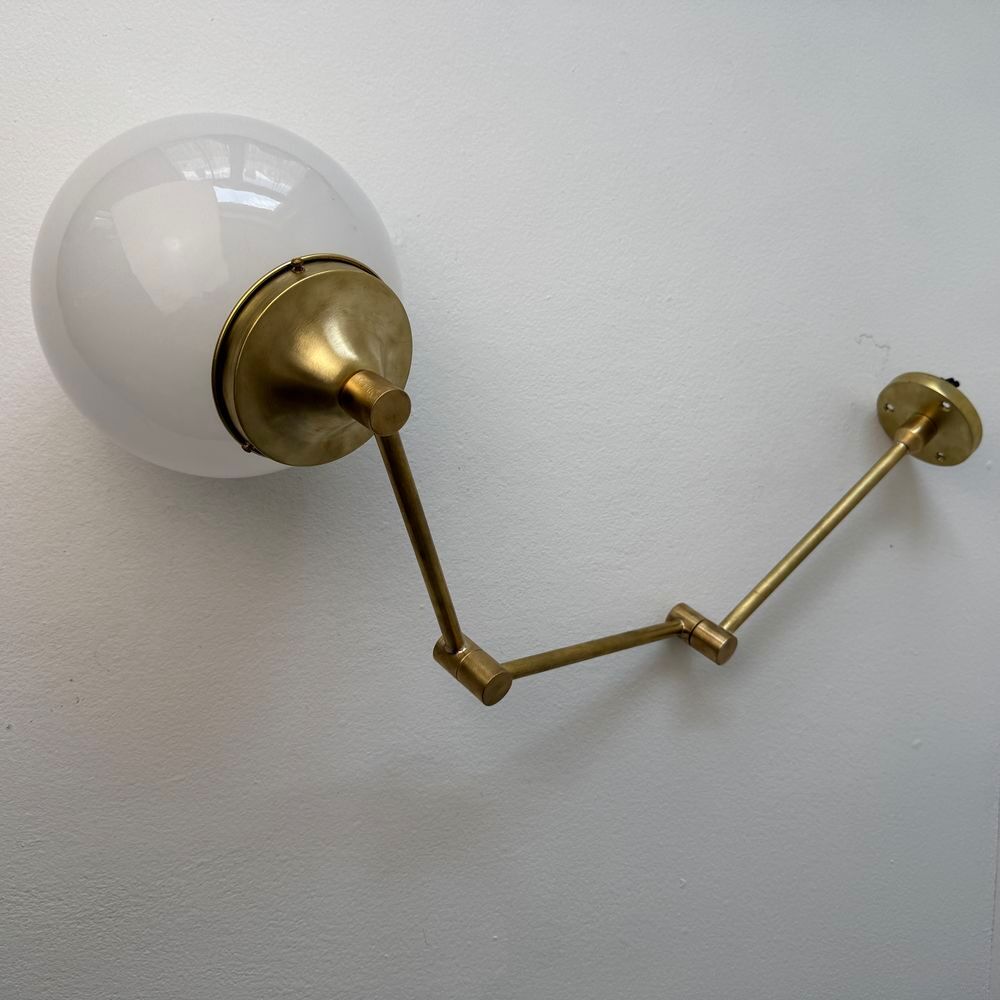 ANCIENNE LAMPE POTENCE LAITON &amp; OPALINE VINTAGE
D�coration