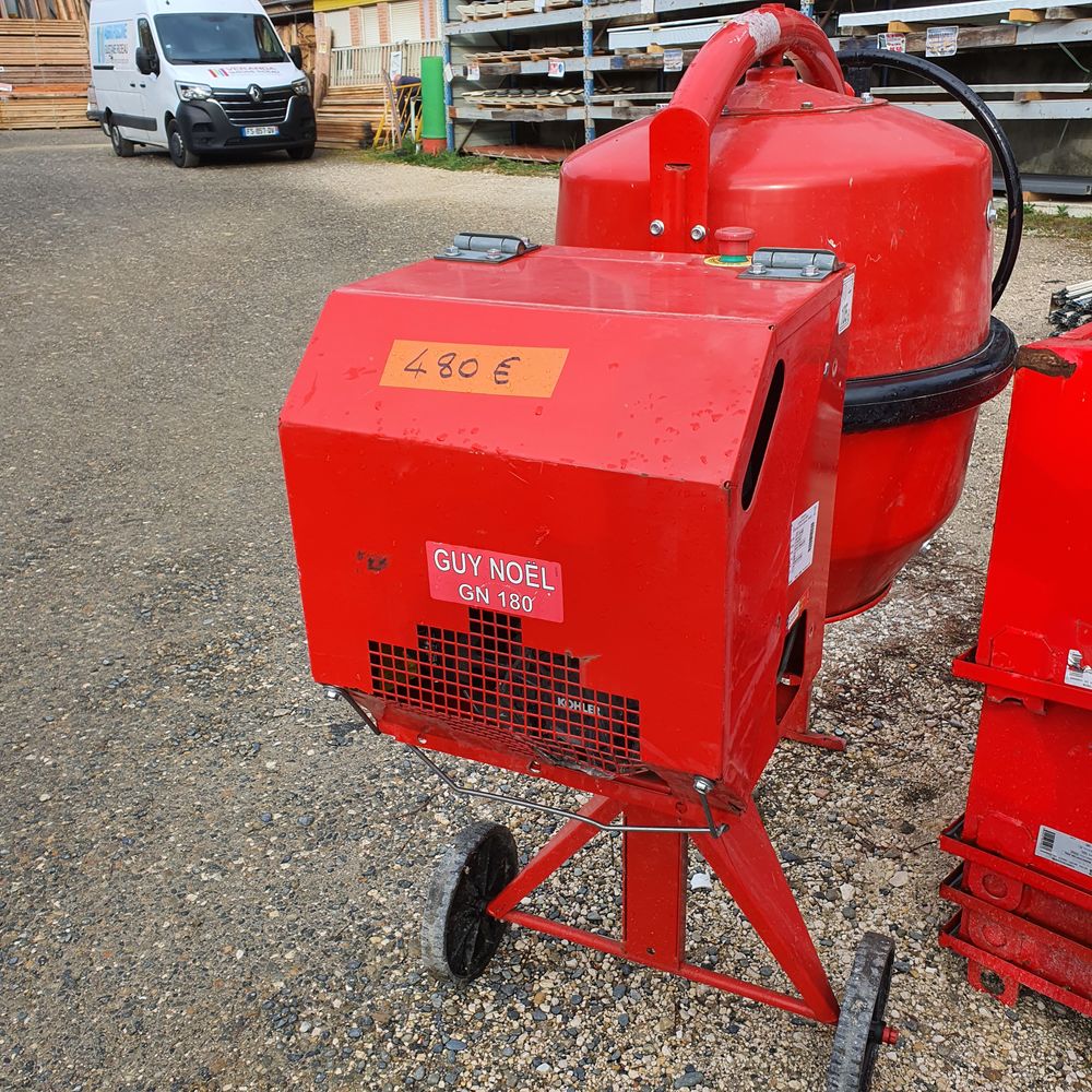  BETONNIERES- BARRIERES-CLOTURE - Tres gros lot de destockage DIVERS materiels batiment- Bricolage