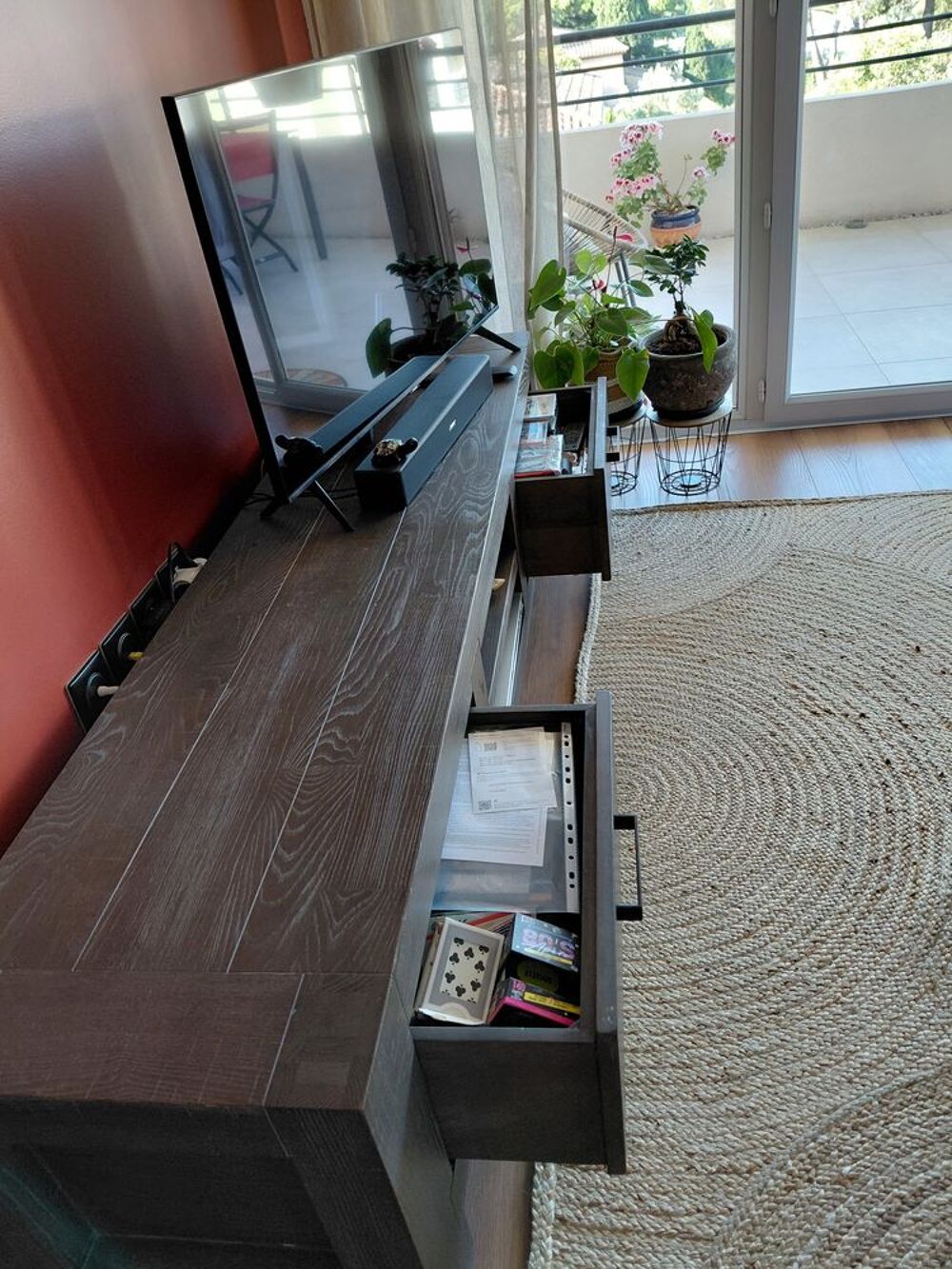 Meuble t&eacute;l&eacute; en bois
Meubles