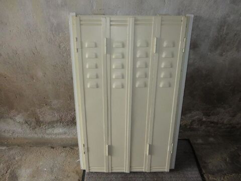 2 jeux de persiennes m�tallique � projection 4 battants
0 Dung (25)