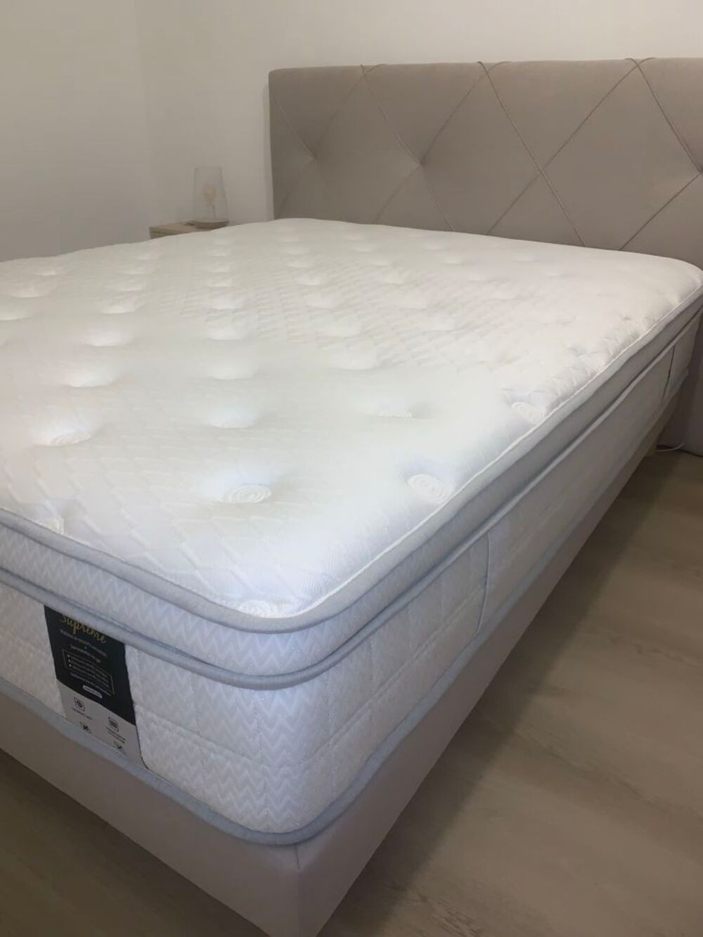 Matelas Queen size 160x200 - Etat neuf Meubles