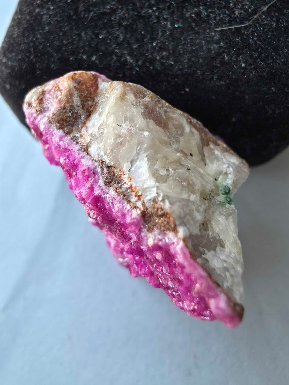 Sp&eacute;cimen Rare Calcite Cobaltif&egrave;re-Cristaux Fuchsia RDC 