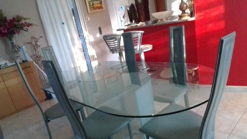 Table ligne roset tout en verre pour 8 convives bon &eacute;tat Meubles