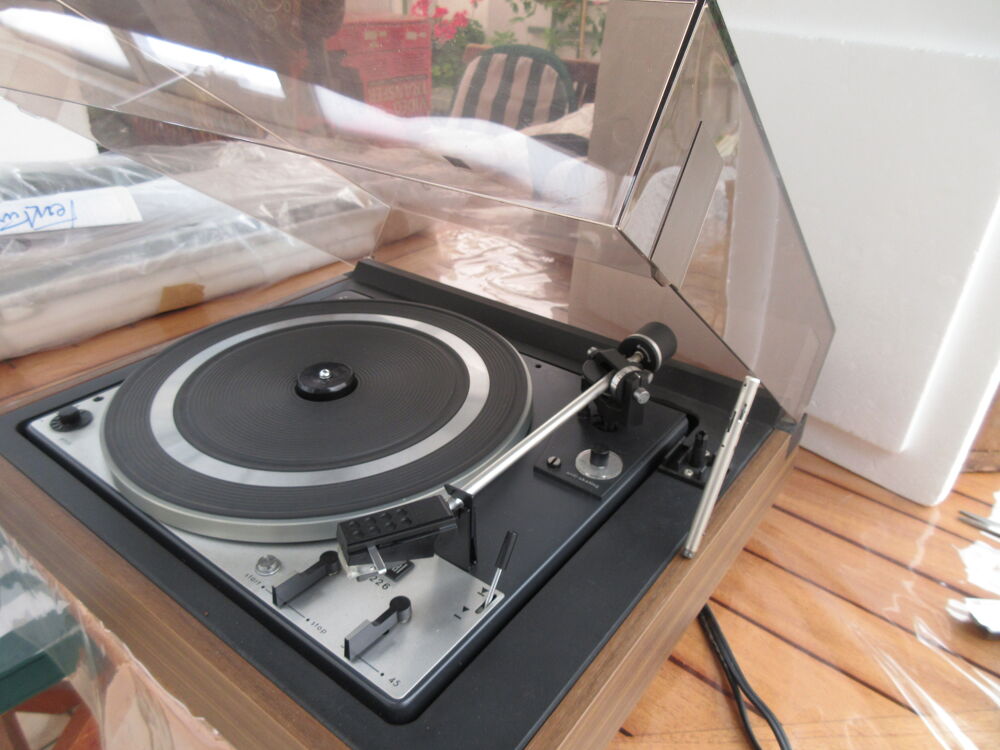 Tourne disque DUAL 1226
Audio et hifi