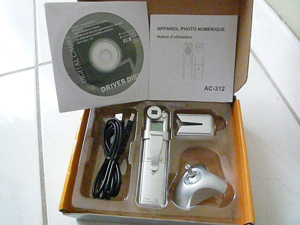 Appareil photo num&eacute;rique AC-312 Photos/Video/TV