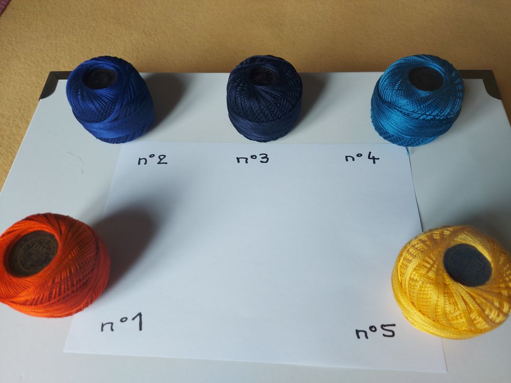 Pelotes 50g de coton perl&eacute; DMC N&deg;5 / 5 couleurs diff&eacute;rentes Décoration