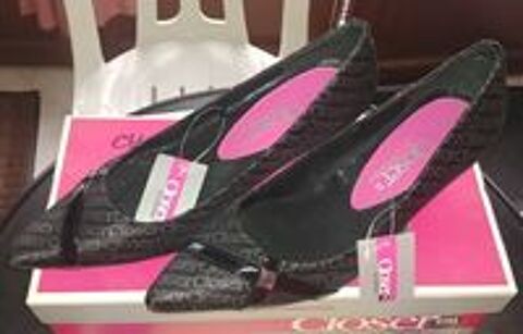   chaussures Noires Neuves pour femme P37 Marque Closer. A venir chercher sur place. J'accepte que du liquide. 