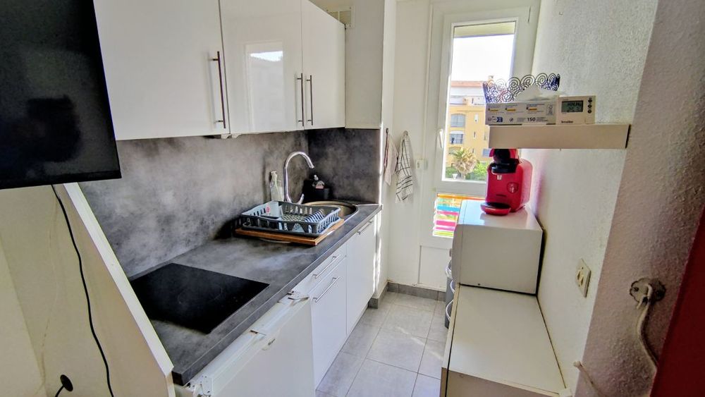 Vente Appartement LE CAP D'AGDE : Situé à 150m de la plagette et plage de la Conque, appartement Studio / Loggia vitrée, rénové. Le cap d agde