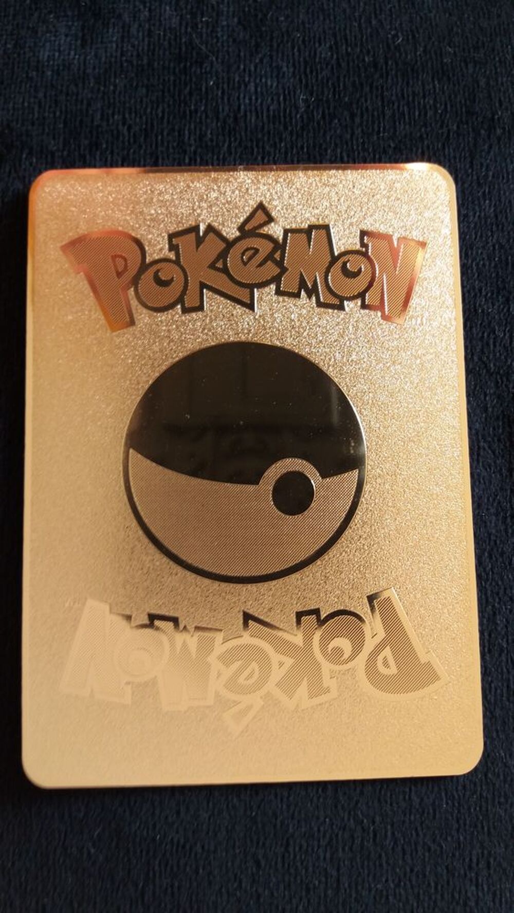 Carte Pikachu Coeur en M&eacute;tal Rigide Type Pokemon Jeux / jouets