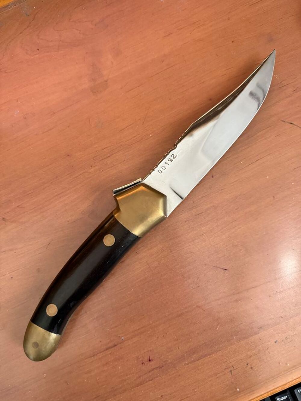 Couteau de chasse Laguiole num&eacute;rot&eacute; 