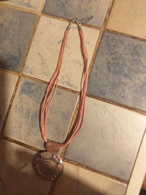 PENDENTIF PATRICE BREAL
2 Chaumont (52)