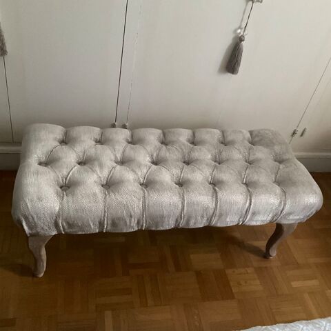 Bout de lit capitonn� gris clair IXIA Neuilly-sur-Seine (92)
