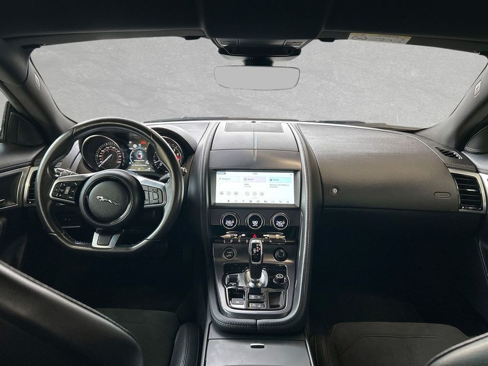 F-Type Coup&eacute; 2L Essence 300 ch BVA8 R-Dynamic 2019 occasion 69007 Lyon