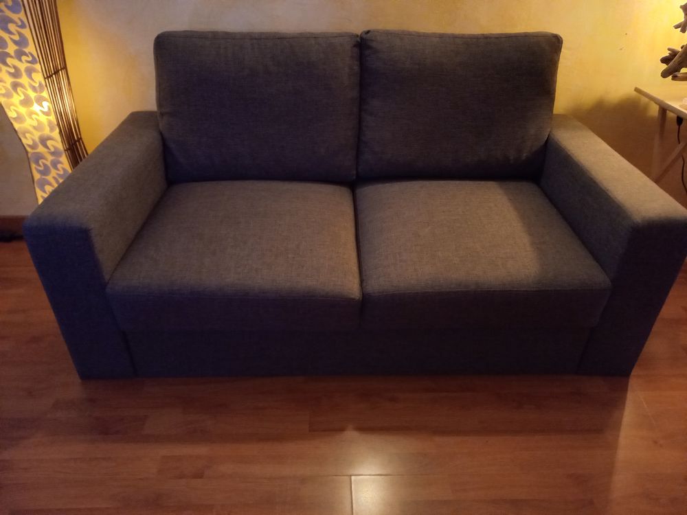 Canap&eacute; deux places tissu gris L 1.70
p 0.84 Meubles