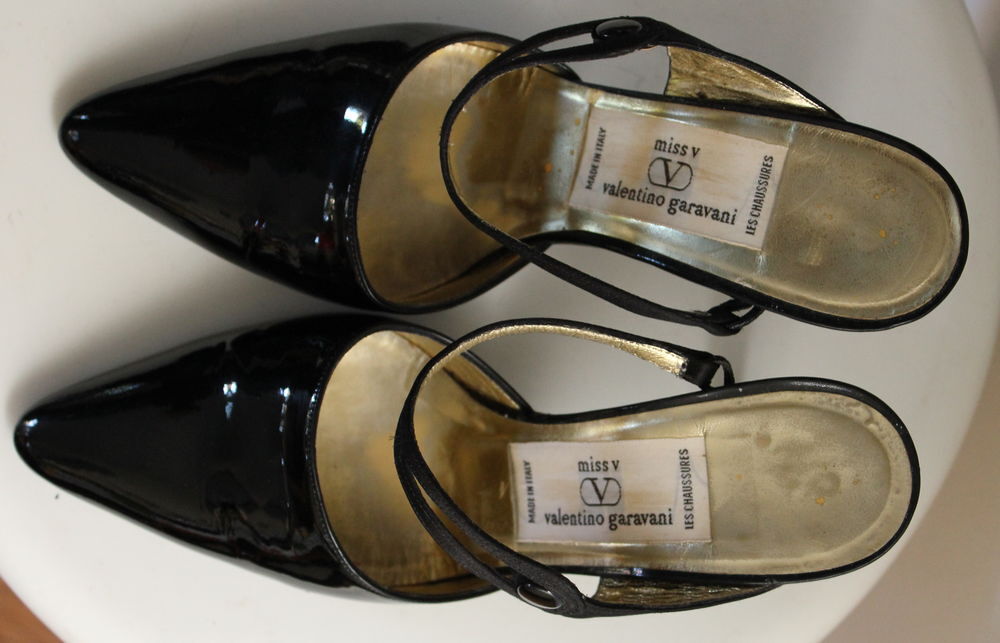 Mules &agrave; talon cuir verni VALENTINO 
T.7 IT. soit 37 1/2 Fr Chaussures