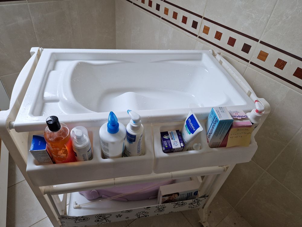 d une baignoire b&eacute;b&eacute; Pu�riculture