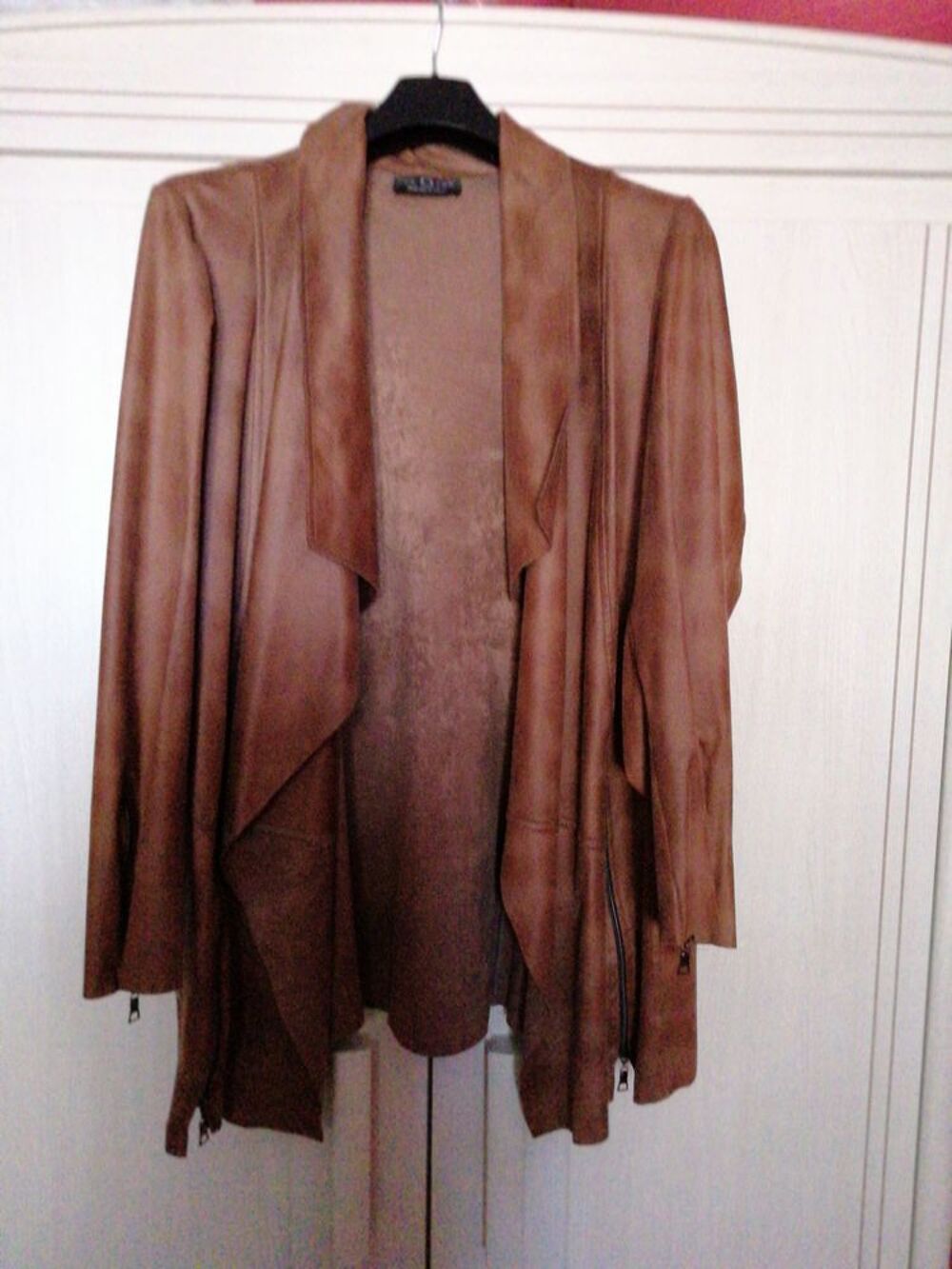 Tr&egrave;s belle Veste port&eacute; une seule fois. Vêtements
