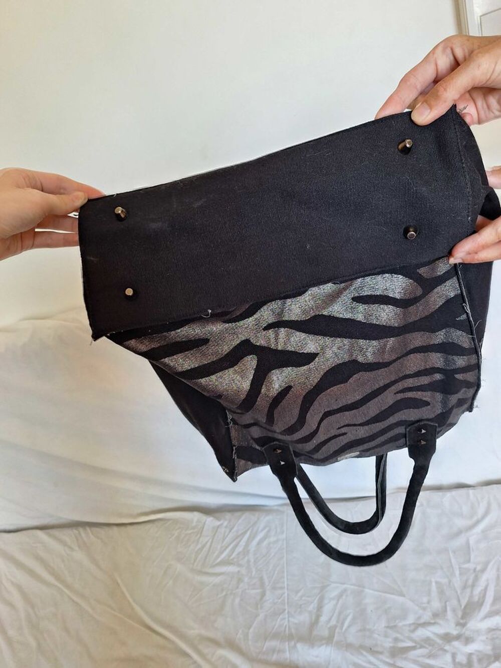 Sac a main Femme DDP noir et motifs argent&eacute; Maroquinerie