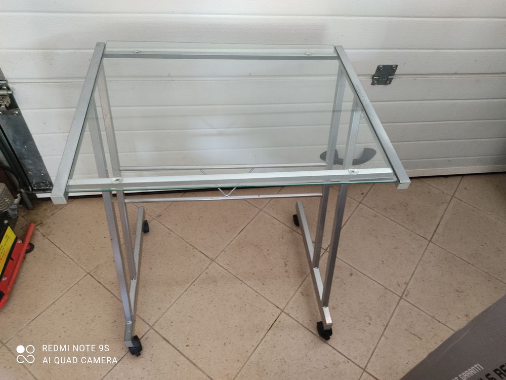 Petite table ordinateur o&ugrave; autre
Meubles