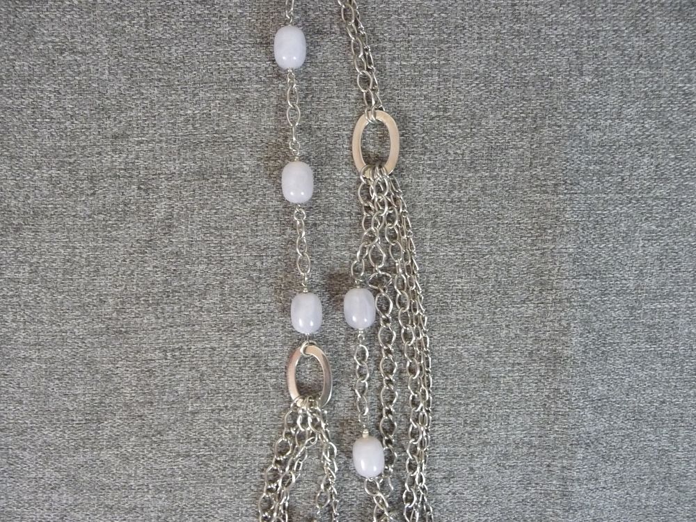 Collier/ Sautoir en M&eacute;tal Argent&eacute; avec Perles Plastique Gris Bijoux et montres