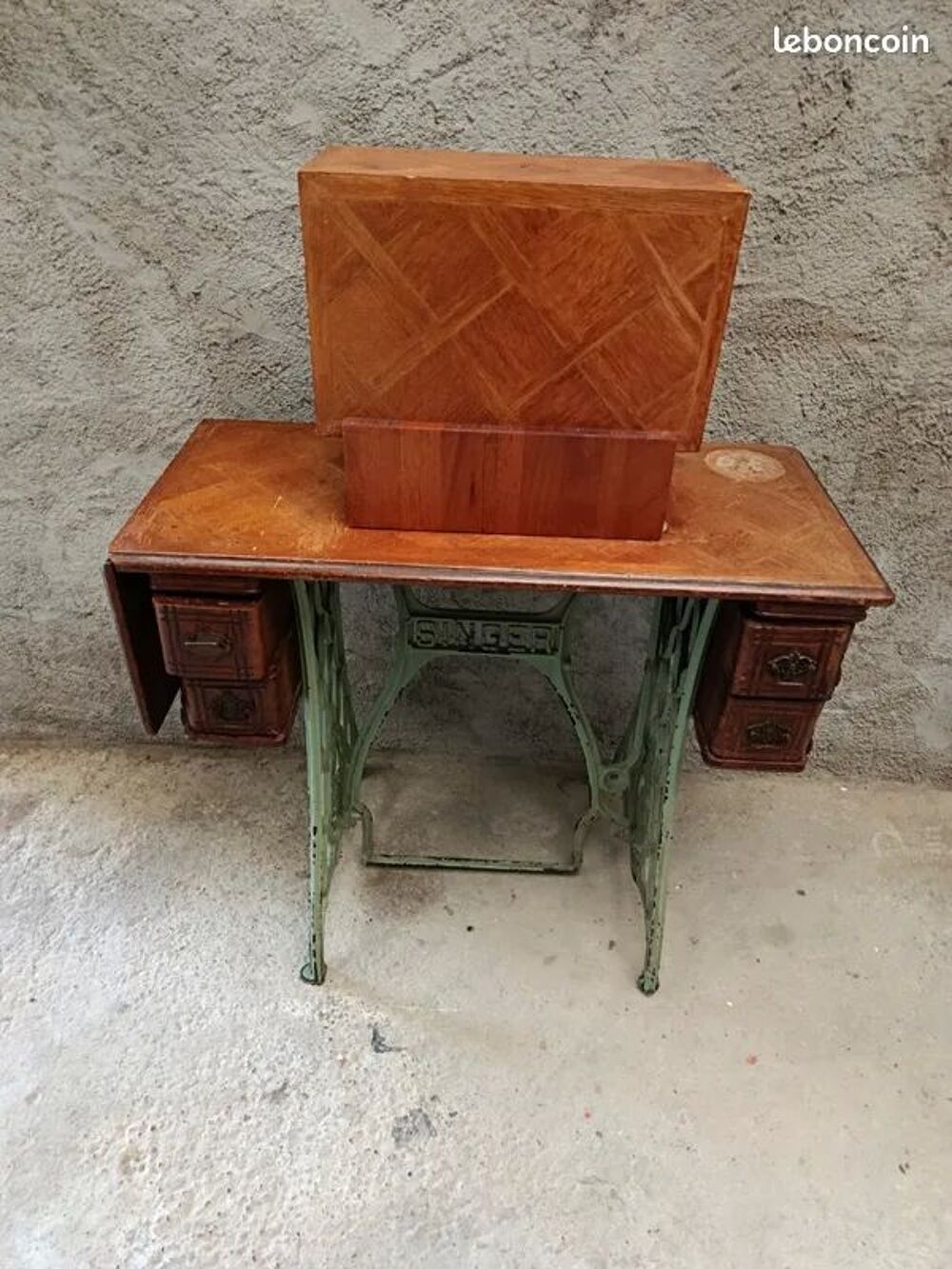 Meuble de couture Singer 
