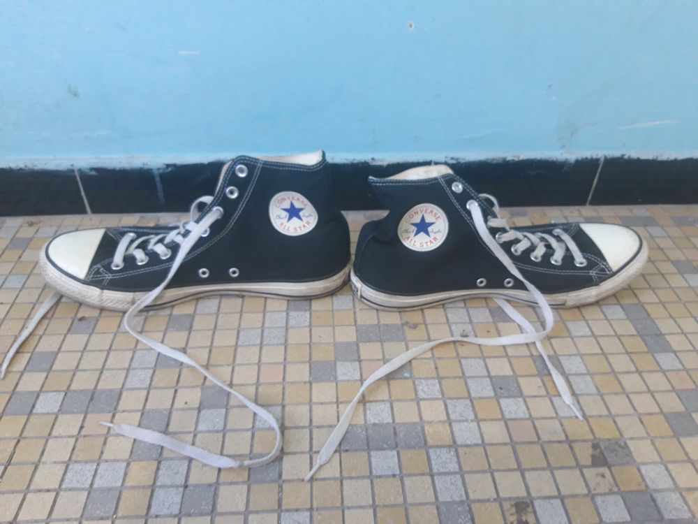 basket noirs marque Converse Chaussures