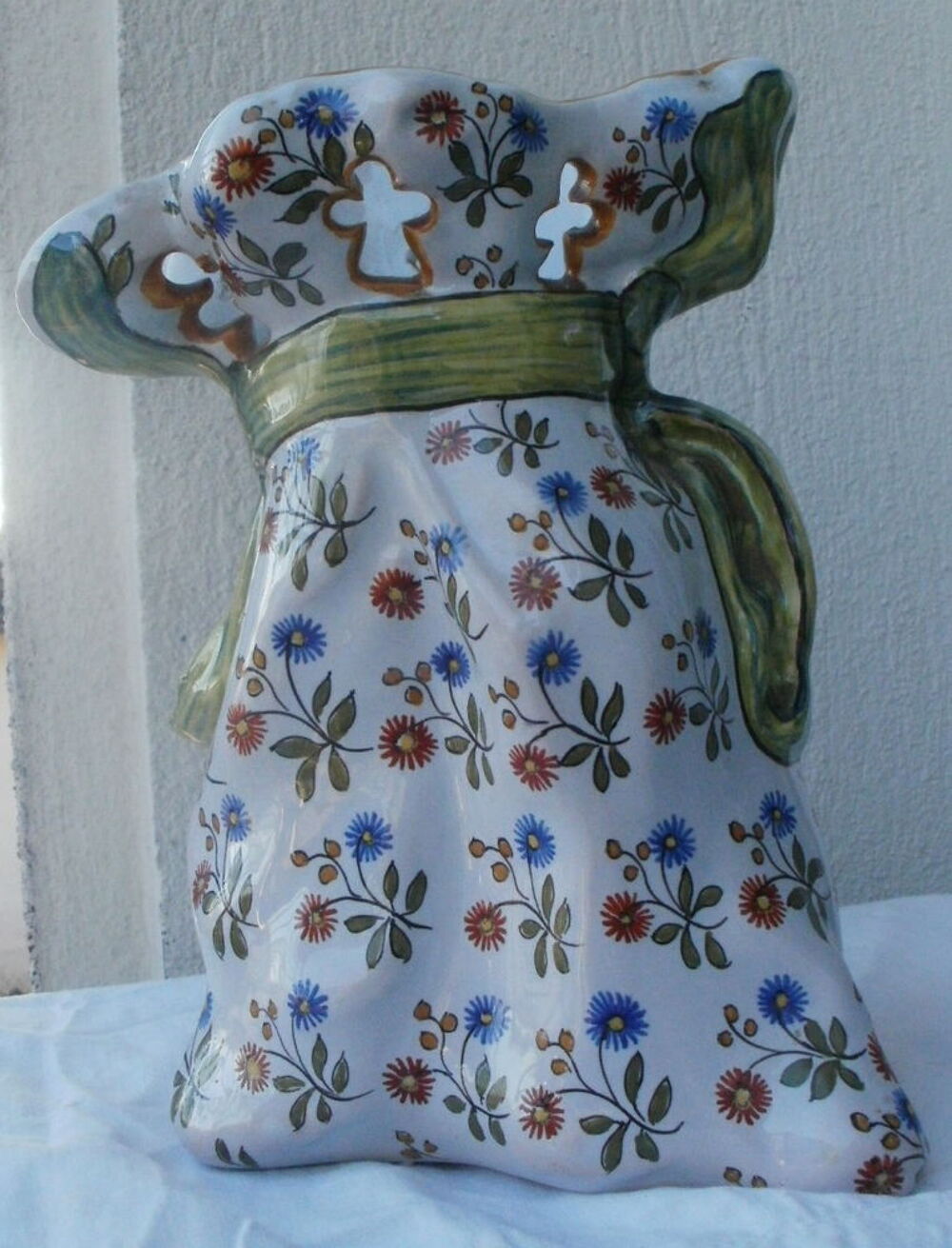 Vase en faience de Desvres estampill&eacute; Jules VERLINGUE Décoration