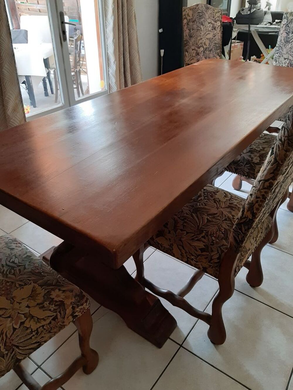 Tr&egrave;s jolie table Monast&egrave;re Meubles