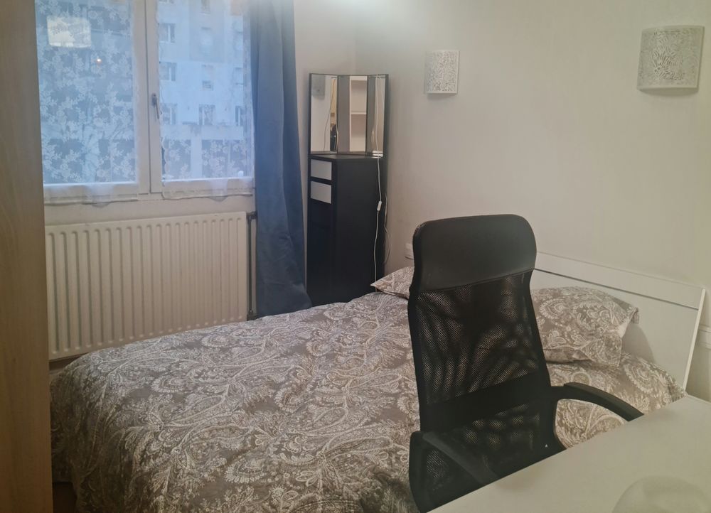 Location Appartement 31 crs Fauriel, à   louer en direct confortable F3 meublé 72m2 balcon box fermé ascensr balcon cave Saint-Étienne