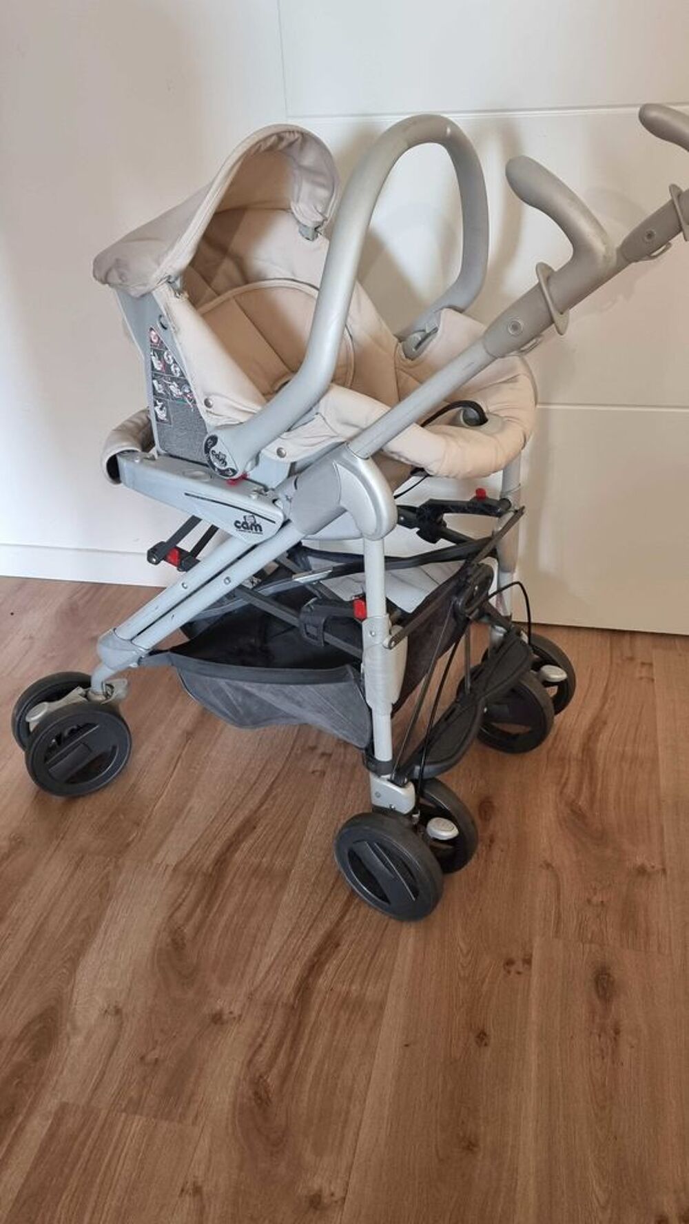 Maxicosi et Poussette 2en 1 en tr&egrave;s bon &eacute;tat Puriculture