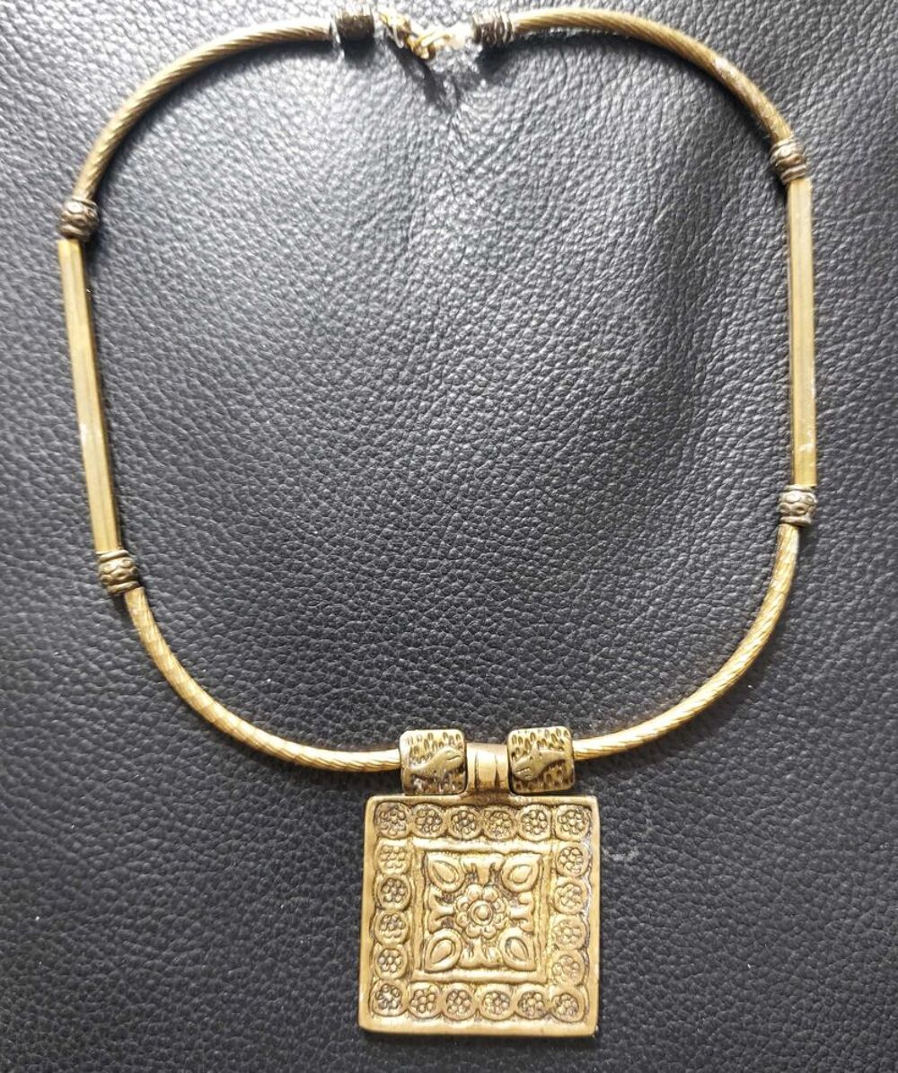 collier &eacute;thnique Bijoux et montres