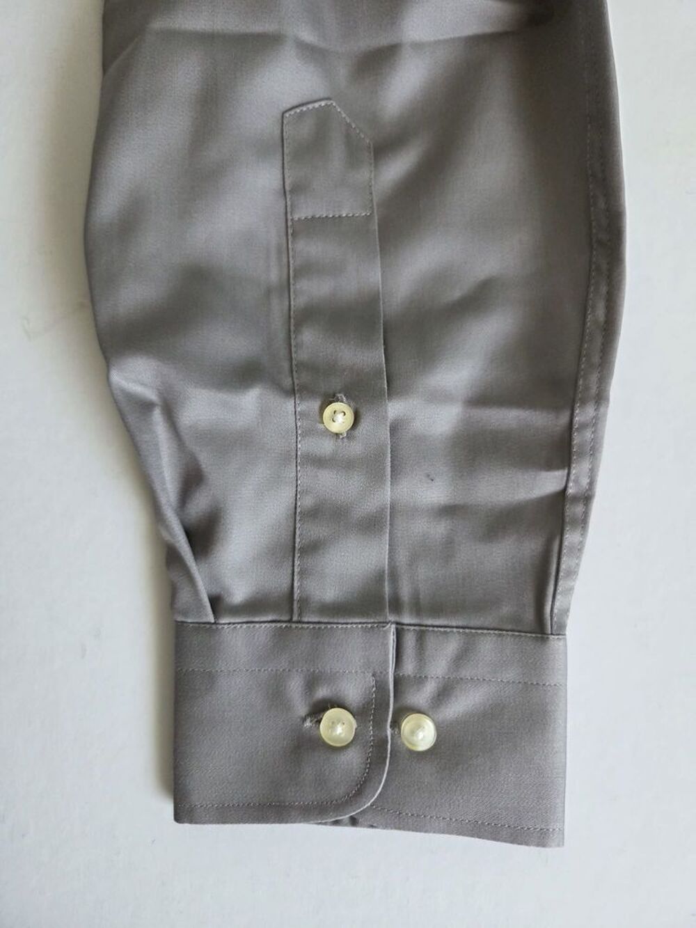 Chemise Yves Dorsey gris clair taille 41?42 neuve Vêtements