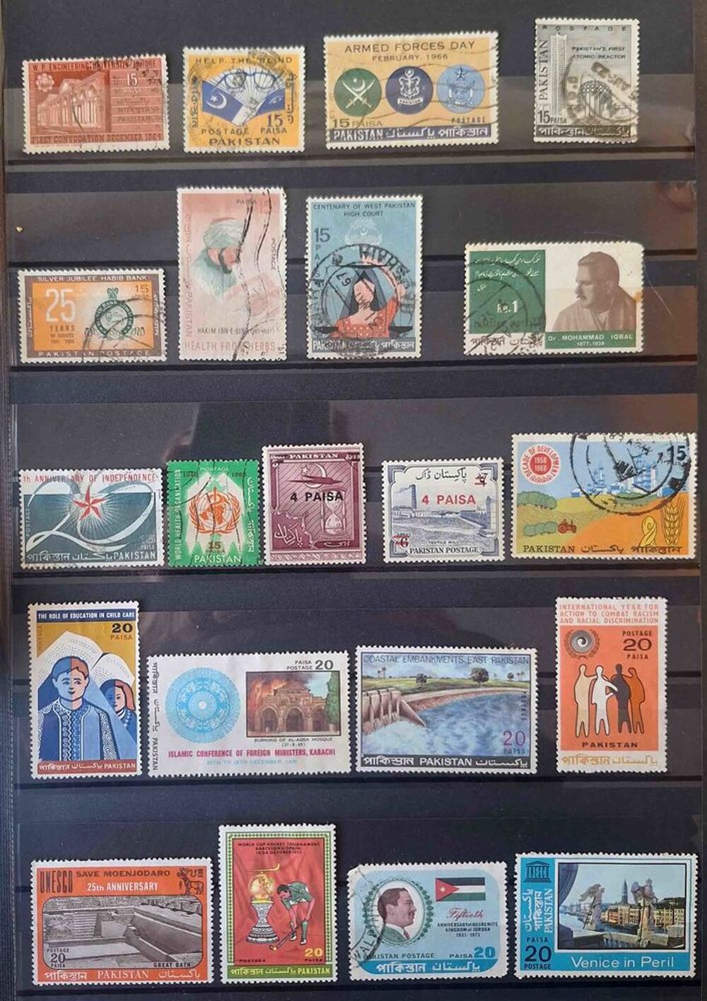 S&eacute;rie de timbres de collection du Pakistan 
