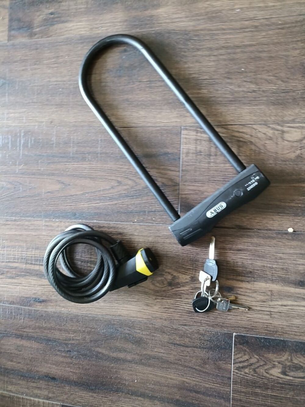 2 anti-vols pour v&eacute;los avec leurs clefs Vélos