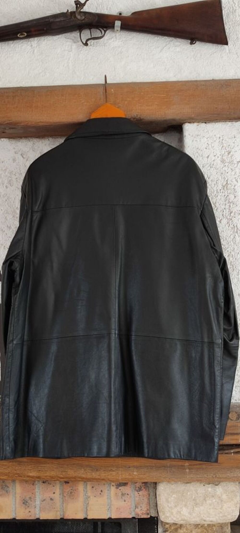 Belle veste en cuir pour homme. Vêtements