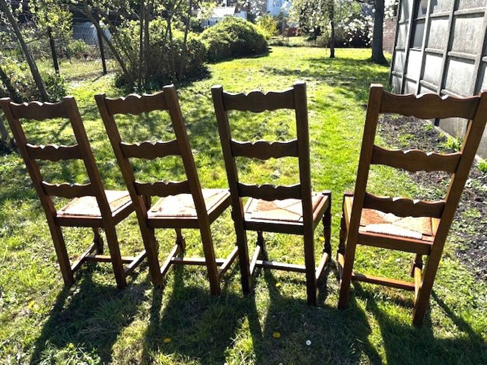 Cinq chaises en ch&ecirc;ne 27 Meubles
