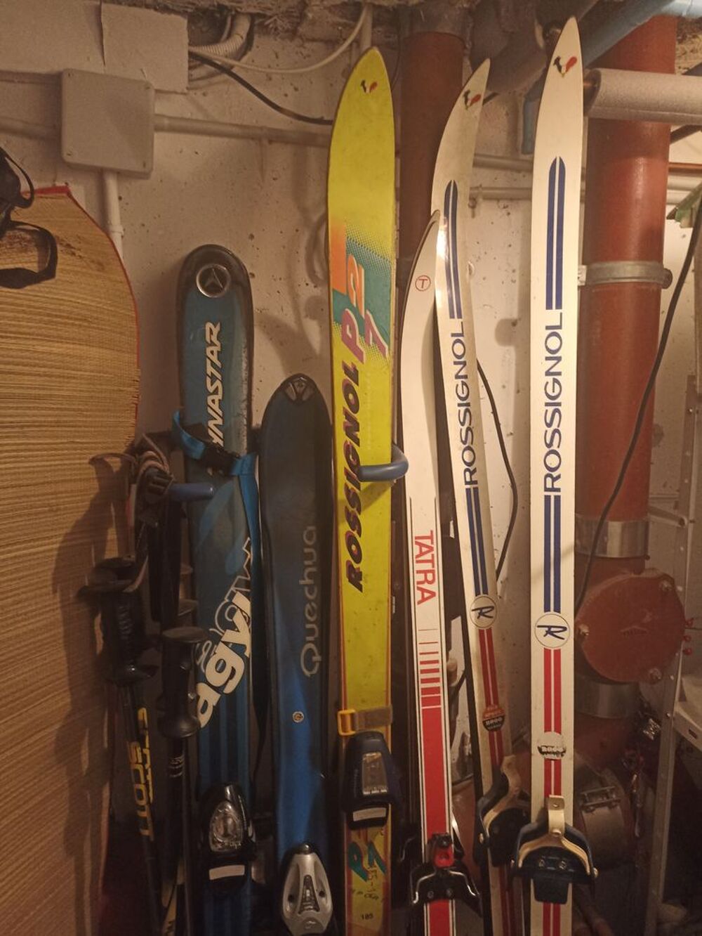 ,3 paires de ski descente et 2 paires de ski de fond Sports