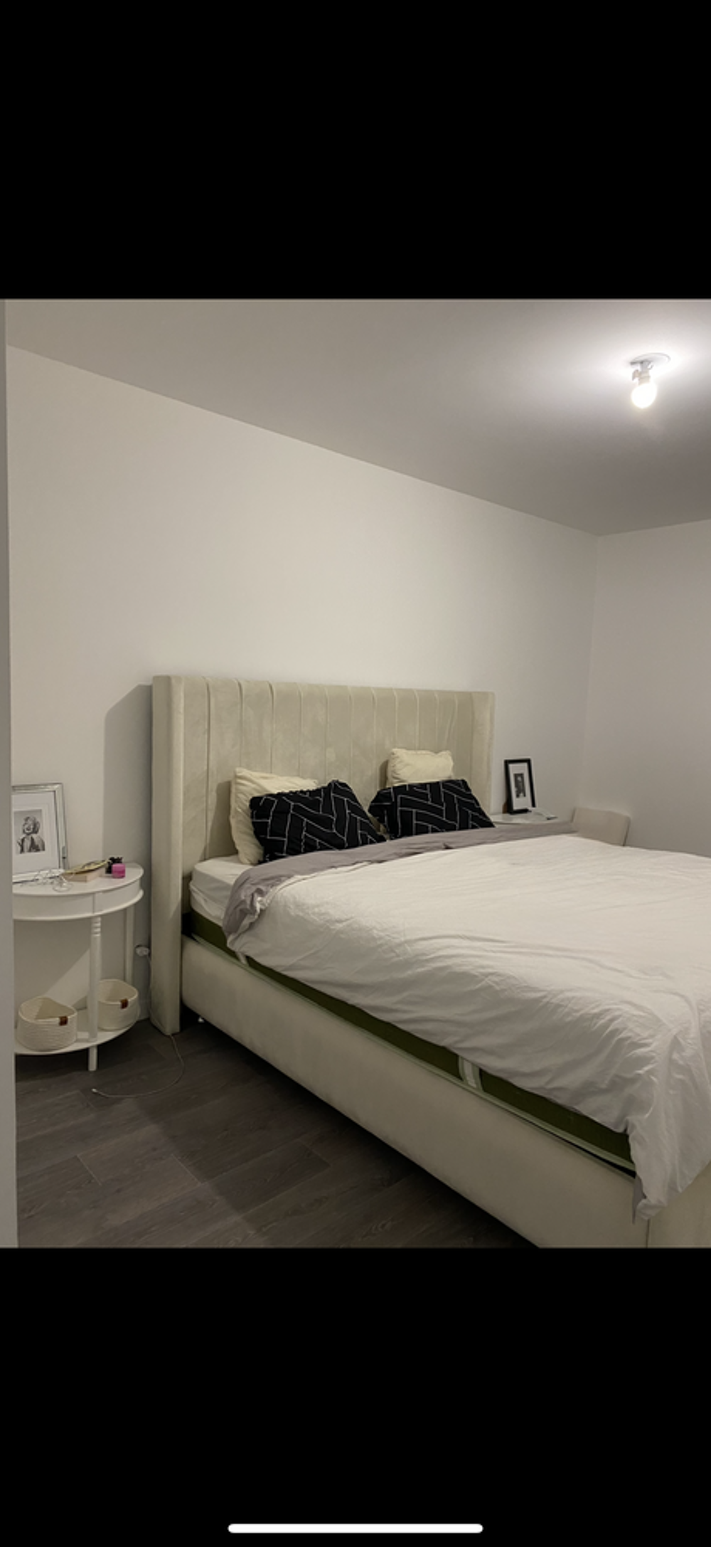 Lit King size avec matelas &eacute;pais Meubles