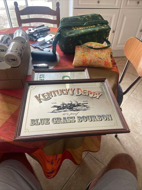 Il s'agit d'un miroir publicitaire vintage encadré aux motifs du Kentucky Derby 50 Saint-Aubin-de-Médoc (33)