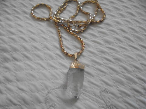 pendentif, métal doré et cristal , peux étre un pendule 
4 Romorantin-Lanthenay (41)