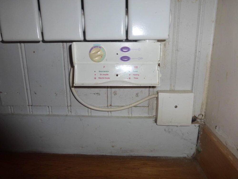 Radiateur &eacute;lectrique mural caloporteur Acova 2000W Electroménager