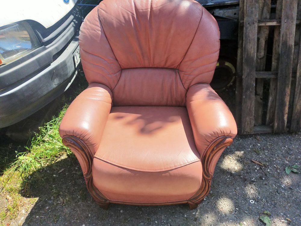 Salon en cuir (chevreau) souple tr&egrave;s bon &eacute;tat couleur saumon Meubles